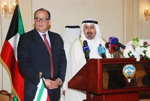 الشيخ دمحمد الصباح ونظيره المغربي خلال المؤتمر الصحافي كرم ذياب
