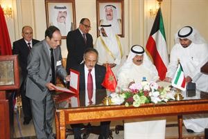 خالد الجارالله وفؤاد اخريف اثناء توقيع الاتفاقية
