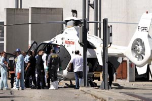 طائرة اخلاء طبية في محيط المفاعل النووي الفرنسي رويترز