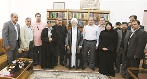 سماحة الشيخ ناصر مكارم الشيرازي متوسطا اعضاء الوفد ماجد السابج

