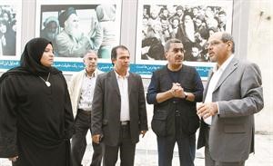 حديث بين الزميل عدنان الراشد ودسمير ارشدي خلال زيارة ضريح الخميني بحضور الشيخة فوزية الصباح ومحمد السندي
