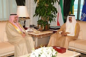 سمو نائب الامير وولي العهد الشيخ نواف الاحمد مستقبلا الشيخ عزام الصباح﻿