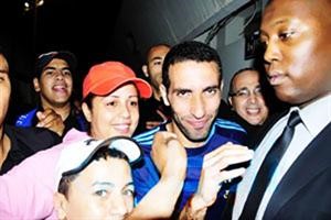 النجم محمد ابوتريكة بين معجبيه المغربيين