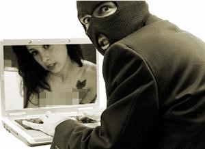 «هوليوود ليكس» كشفت صوراً عارية لمشاهير ونشرت أرقامهم وبريدهم الشخصي