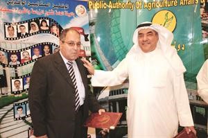 مجاسم البدر مكرما احد الموظفين المثاليين
