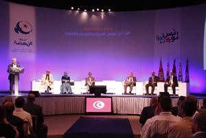 زعيم حركة النهضة راشد الغنوشي يقدم برنامج الحزب خلال مؤتمر له امس 	افپ﻿