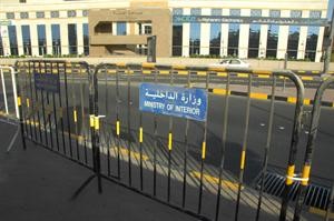 عدد من الحواجز الامنية اقامتها وزارة الداخلية مساء امس في ساحة الصفاة محمد ماهر