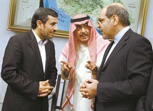 حديث بين الرئيس الايراني احمدي نجاد والزميل عدنان الراشد بحضور المترجم د سمير ارشدي﻿