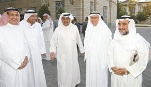 الزملاء فيصل الزامل واحمد يوسف بهبهاني وعدنان الراشد ويوسف خالد المرزوق وراشد الرويشد﻿
