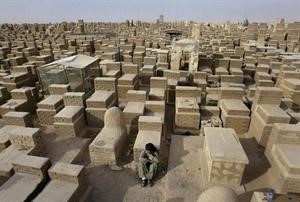 متعهدو الجنازات وعمال الصرف الصحي يتصدرون قائمة أخطر 7 مهن في العالم