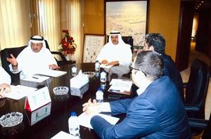 الشيخ سلمان الحمود يشرف على الاجتماع قبل توقيع الاتفاقية﻿