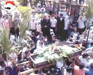 صورة عن الانترنت لتشييع جنازة احد قتلى الجمعة في دوما