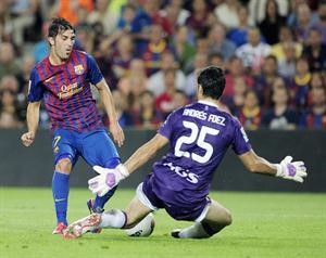 مهاجم برشلونة دافيد فيا تالق امام اوساسونا وسجل هدفين افپ
