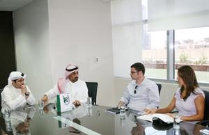 مسؤولو بيتك وطلاب الجامعة الاميركية خلال اللقاء