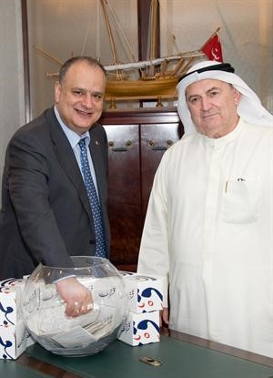 ميشال العقاد وسرور السامرائي خلال سحب اسماء الفائزين