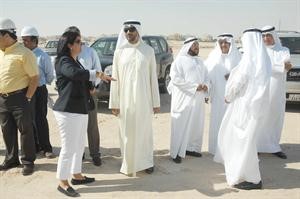 دانور اليتامى ودرنا الفارس واعضاء اللجنة في موقع المشروع