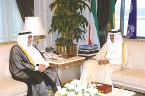سمو الشيخ نواف الاحمد مستقبلا عدنان عبدالصمد
