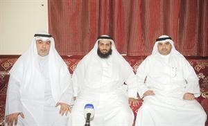 دسلطان الشريدة ودعلي الشمالي ودمحمد الغريب خلال المؤتمر الصحافي متين غوزال
