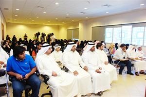 جانب من الطلبة والطالبات خلال اللقاء قاسم باشا
