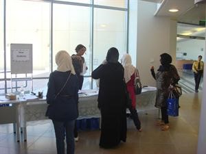 استقبال الطالبات المستجدات لتعريفهن ببرامج الكلية﻿