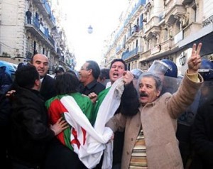 إلغاء عرض مسرحي بالجزائر خوفاً من اندلاع ثورة!