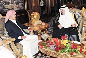 خادم الحرمين الملك عبدالله بن عبدالعزيز مستقبلا الرئيس اليمني علي عبدالله صالح 		واس