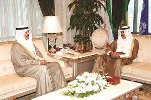 سمو نائب الامير وولي العهد الشيخ نواف الاحمد مستقبلا الشيخ محمد الخالد