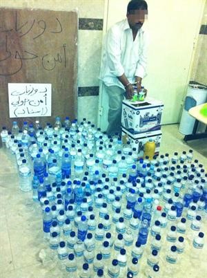 الاسيوي وامامه المضبوطات﻿