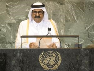 الشيخ حمد بن خليفة ال ثاني امير دولة قطر خلال حديثه امام الجمعية العامة للامم المتحدة