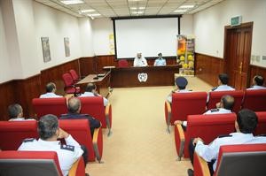 ناصر الخالدي خلال القاء المحاضرة﻿