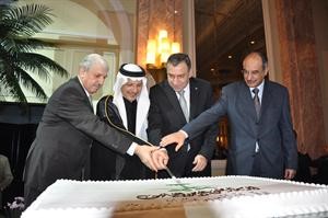 درشيد الحمد يشارك في قطع كيكة الاحتفال في القاهرة 	ناصر عبدالسيد﻿