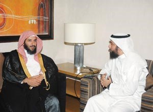 د سعد الشثري متحدثا للزميل ضاري المطيري سعود سالم