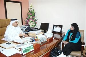 دمهدي الفضلي يتحدث للزميلة حنان عبدالمعبود