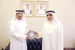 رئيس مجلس الامة بالانابة عدنان عبدالصمد مستقبلا الزميل عبداللطيف راضي