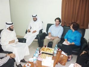 دعادل الدمخي خلال لقائه وفد منظمة اللاجئين الدولية﻿