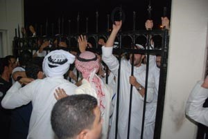 تلاسن ورفع للعقال