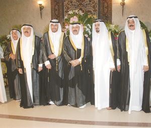 السفير القطري عبدالعزيز الفهيد والسفير الاماراتي حسن الخيال يباركان﻿