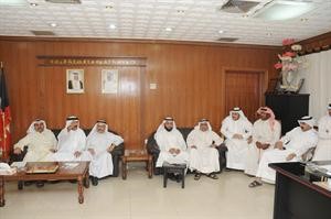 جمال الدوسري وفهاد النويعم واعضاء النقابة يستمعون للمطالب انور الكندري
