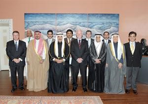 حاكم كندا ديفيد جونسون مستقبلا سمو الشيخ ناصر المحمد والوفد المرافق
