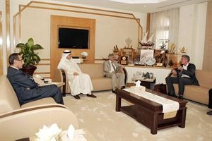 دهلال الساير وقيادات الصحة لدى استقبالهم الوفد البلجيكي﻿