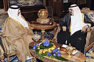 خادم الحرمين الشريفين مستقبلا الملك البحريني حمد بن عيسى ال خليفة في الرياض امس		واس
