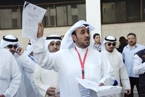 احد الموظفين يرفع كتابا للمطالبة بالكادر﻿