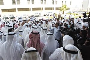 الامن في محاولة يائسة لفض الاعتصام	قاسم باشا﻿