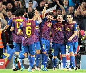 لاعبو برشلونة يحتفلون بالفوز الساحق على اتلتيكو مدريد ويسعون لتحقيق اول فوز في دوري الابطال افپ
