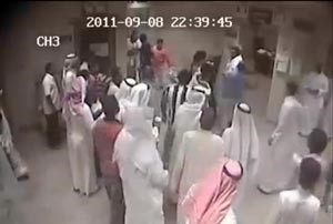 مقطع الاعتداء على مواطن وزوجته في «العدان» يحيل عسكرياً إلى الاختصاص لتقاعسه عن الواجب