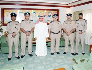 الشيخ ابراهيم الدعيج واللواء دالزعابي والعميد العويش والعقيد المزعل وضباط من المرور