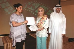  وتكريم احدى المشاركات﻿