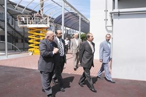 خالد الشيباني ودعصام الفليج يتفقدان المدرسة
