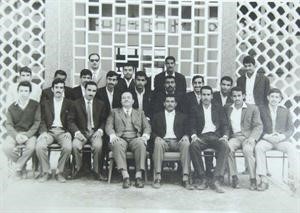 طلبة معهد المعلمينالصف الاول مع مدير المعهد يوسف عبدالمعطي