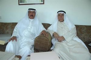 سلمان اللميع متحدثا الى الزميل منصور الهاجري